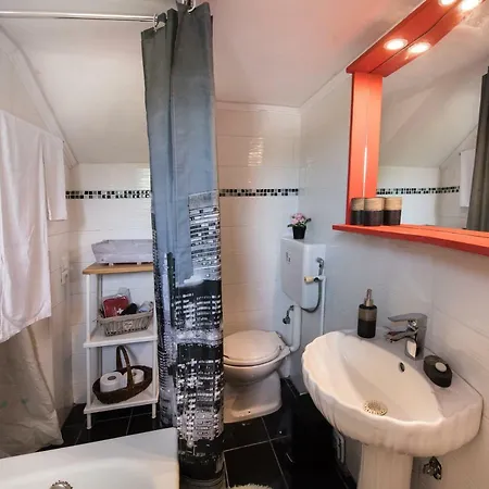 La Casa Di Iro Apartment *